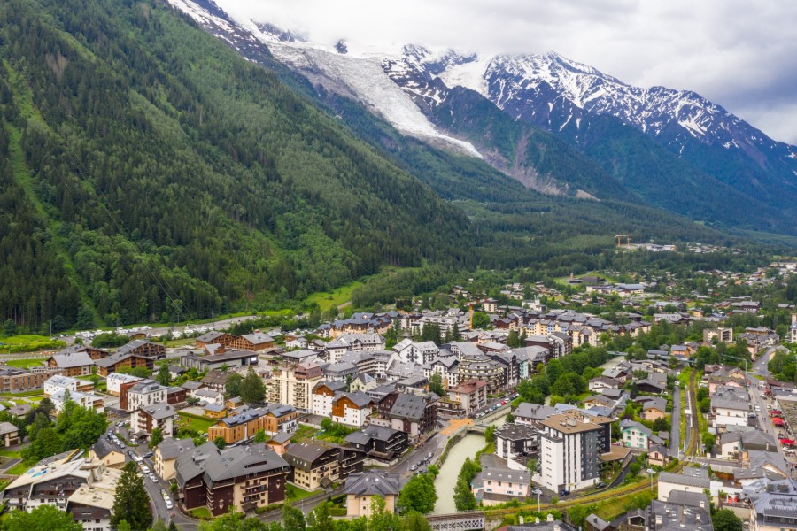 Quelles sont les attractions touristiques à ne pas manquer à Chamonix pendant la saison estivale ? Quelles sont les attractions touristiques à ne pas manquer à Chamonix pendant la saison estivale ?
