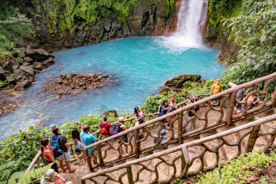 Quels sont les principaux attraits touristiques du Rio Celeste au Costa Rica ?